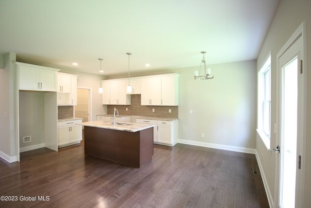 15a Wyatt's Way, Clifton Park, NY 12065