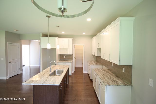 15a Wyatt's Way, Clifton Park, NY 12065