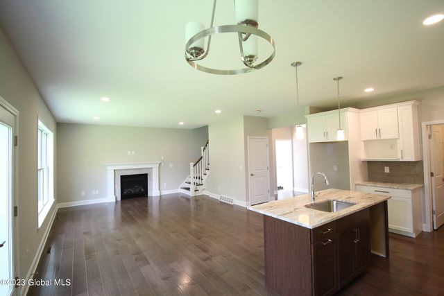 15a Wyatt's Way, Clifton Park, NY 12065