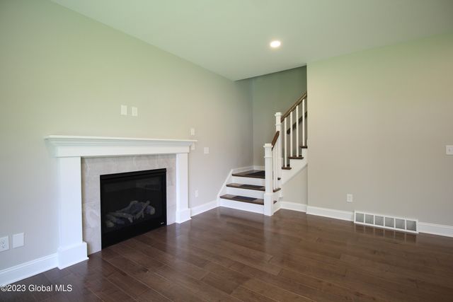 15a Wyatt's Way, Clifton Park, NY 12065