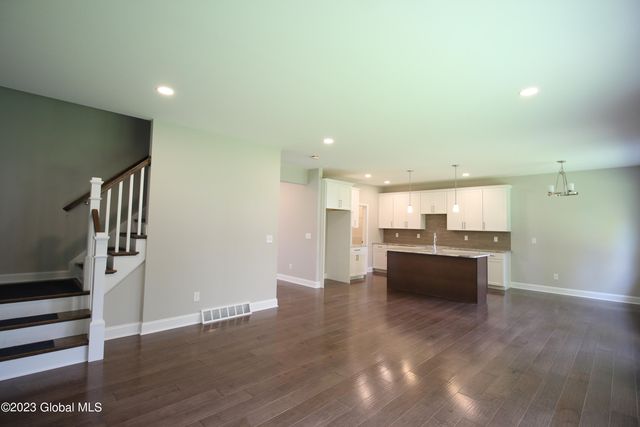 15a Wyatt's Way, Clifton Park, NY 12065