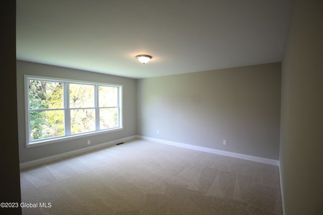 15a Wyatt's Way, Clifton Park, NY 12065