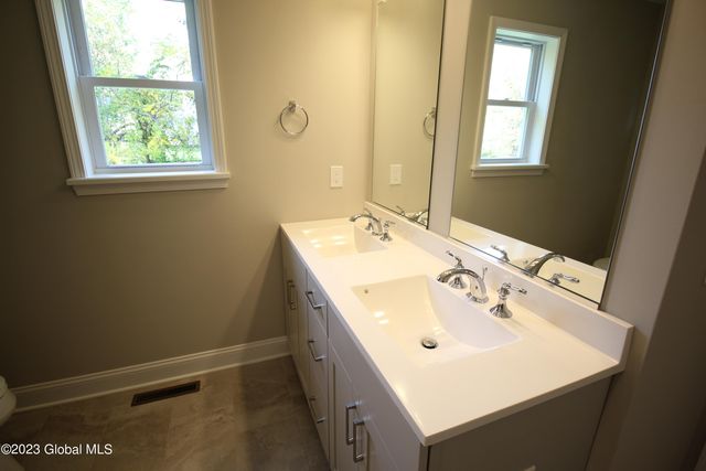 15a Wyatt's Way, Clifton Park, NY 12065