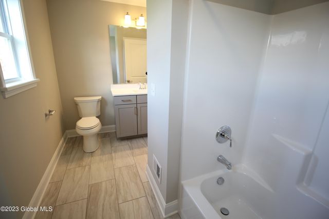 15a Wyatt's Way, Clifton Park, NY 12065