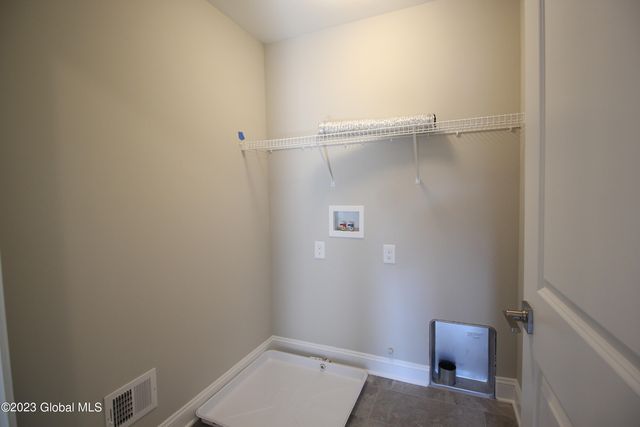 15a Wyatt's Way, Clifton Park, NY 12065