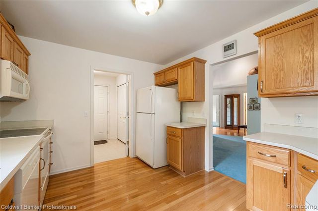 8178 Springdale Drive, White Lake, MI 48386