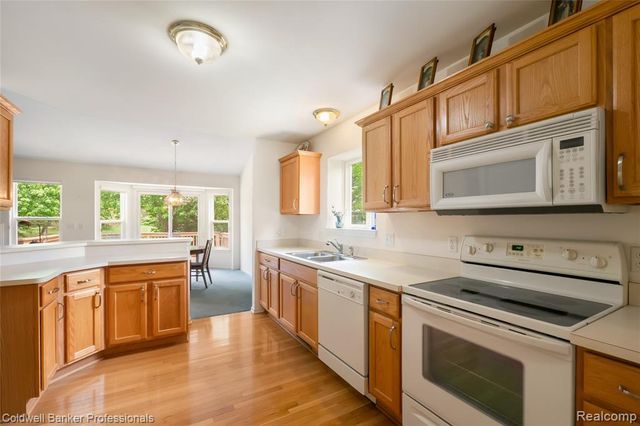 8178 Springdale Drive, White Lake, MI 48386