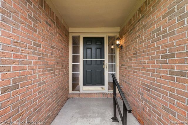 8178 Springdale Drive, White Lake, MI 48386