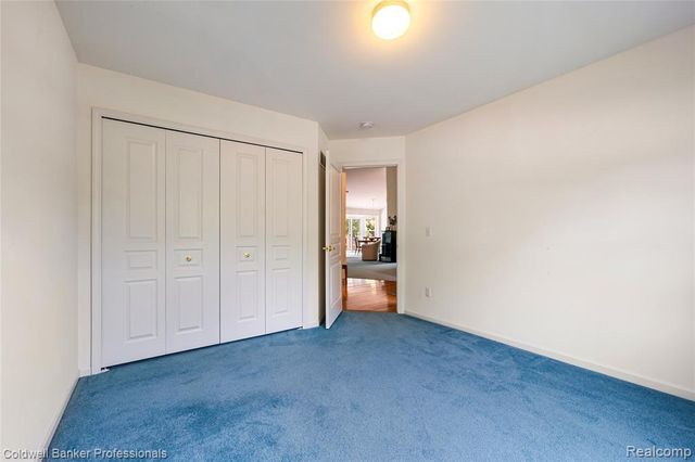 8178 Springdale Drive, White Lake, MI 48386