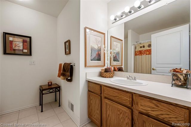8178 Springdale Drive, White Lake, MI 48386