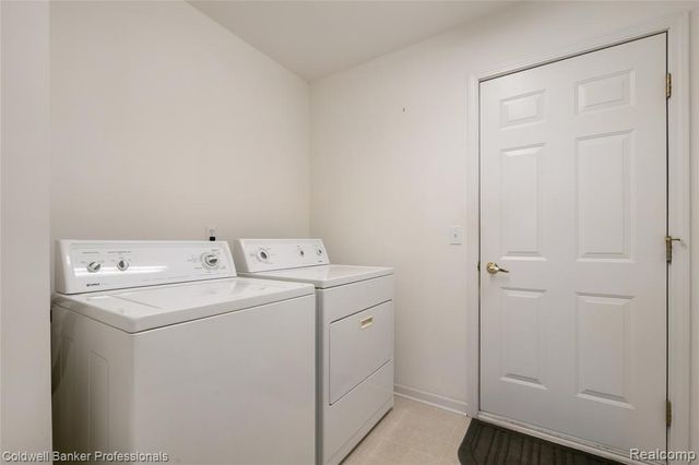 8178 Springdale Drive, White Lake, MI 48386