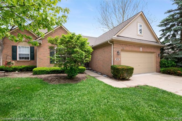 8178 Springdale Drive, White Lake, MI 48386