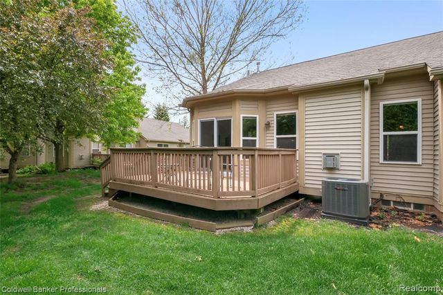 8178 Springdale Drive, White Lake, MI 48386