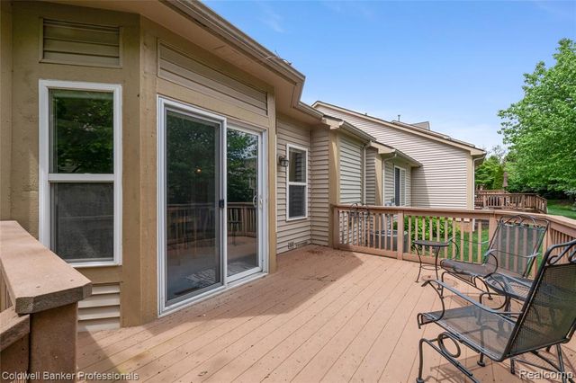 8178 Springdale Drive, White Lake, MI 48386