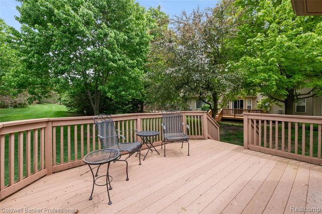 8178 Springdale Drive, White Lake, MI 48386