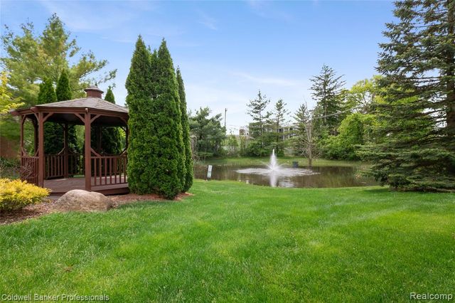 8178 Springdale Drive, White Lake, MI 48386