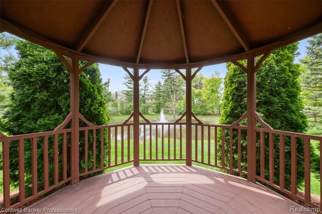 8178 Springdale Drive, White Lake, MI 48386