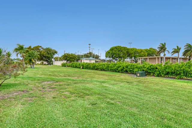 245 Main Boulevard B, Boynton Beach, FL 33435