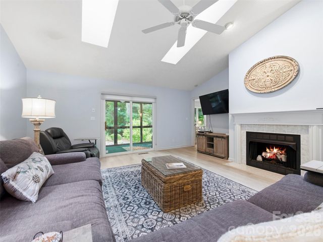 83 Laurel Ridge Place, Hendersonville, NC 28739