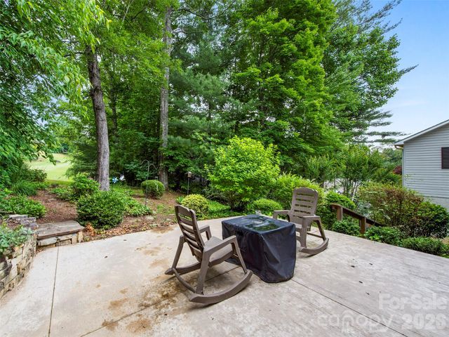 83 Laurel Ridge Place, Hendersonville, NC 28739