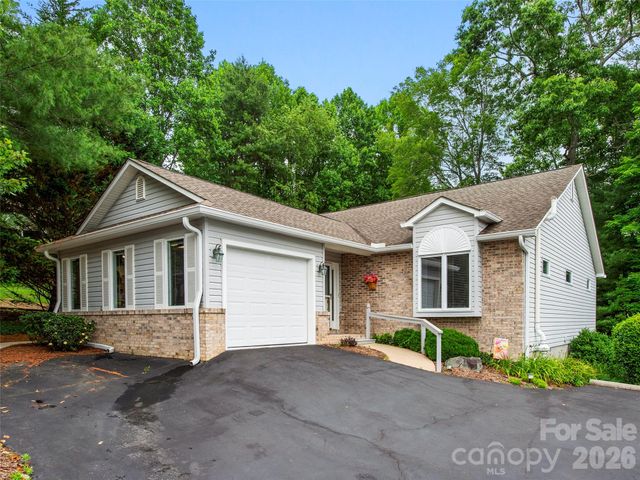 83 Laurel Ridge Place, Hendersonville, NC 28739