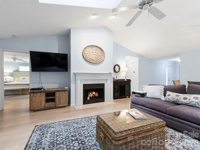 83 Laurel Ridge Place, Hendersonville, NC 28739