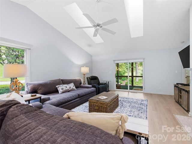 83 Laurel Ridge Place, Hendersonville, NC 28739