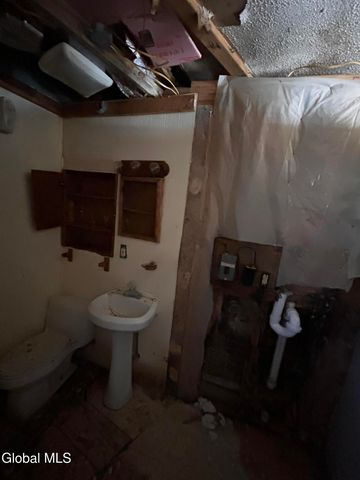 1679 Broadway, Schenectady, NY 12306