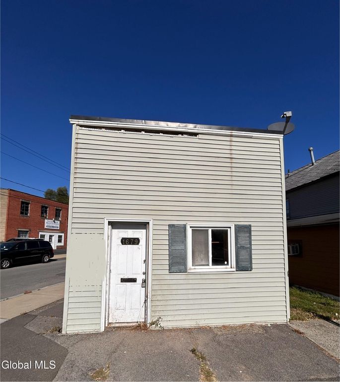 1679 Broadway, Schenectady, NY 12306