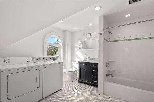 36 Sewall 2, Marblehead, MA 01945