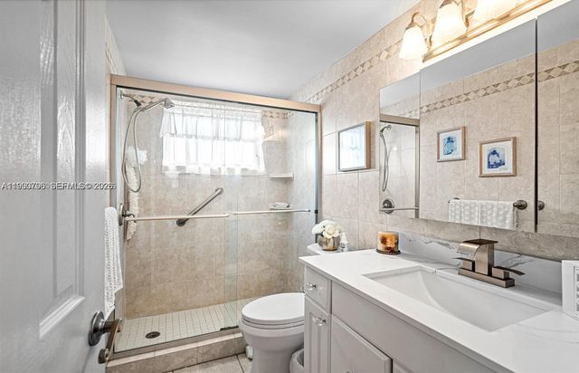 180 NE 12th Ave 14E, Hallandale Beach, FL 33009