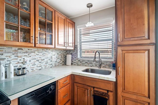 180 NE 12th Ave 14E, Hallandale Beach, FL 33009