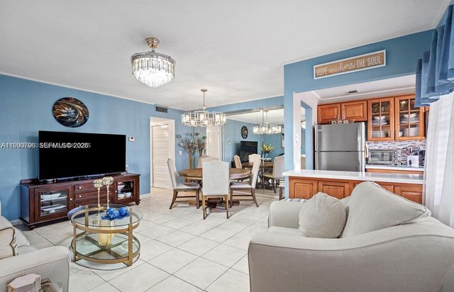 180 NE 12th Ave 14E, Hallandale Beach, FL 33009