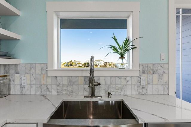 9417 Vista Bella, Galveston, TX 77554