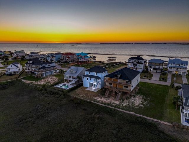9417 Vista Bella, Galveston, TX 77554