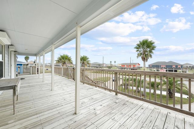 904 Surf Drive, Surfside Beach, TX 77541