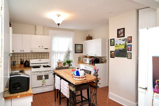 28 N WRIGHT Street 2, Naperville, IL 60540