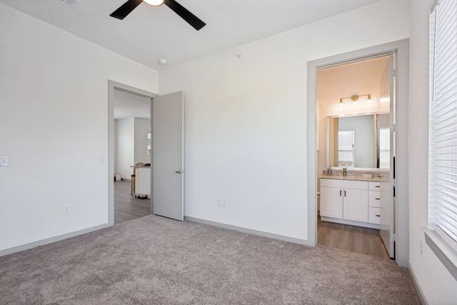5885 Calmont Avenue 6105, Fort Worth, TX 76107