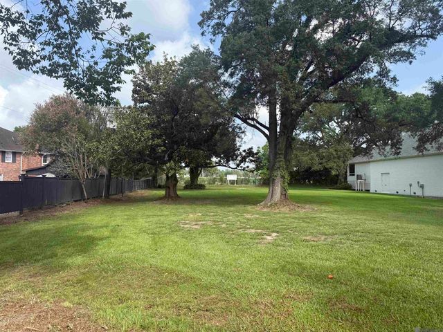3062 Fairway Dr, Baton Rouge, LA 70809