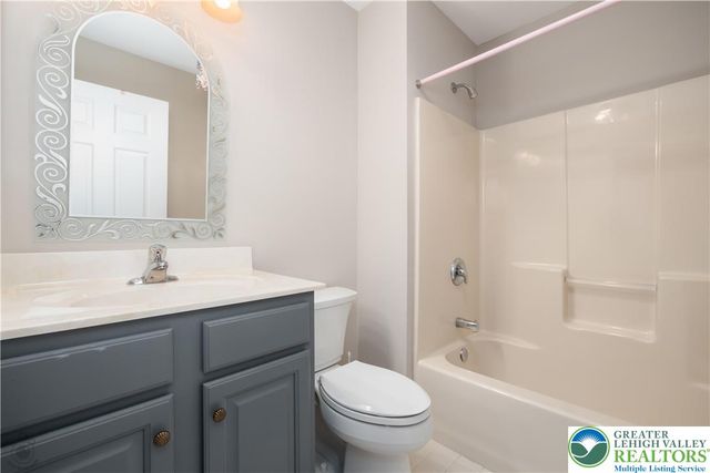 50 Edinburgh Drive, Palmer Twp, PA 18045