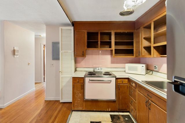197 Kent St 42, Brookline, MA 02446