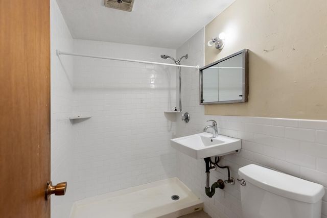 197 Kent St 42, Brookline, MA 02446