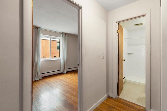 197 Kent St 42, Brookline, MA 02446