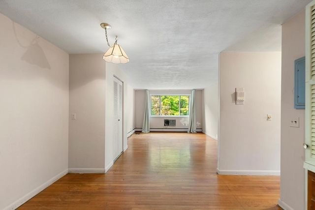 197 Kent St 42, Brookline, MA 02446