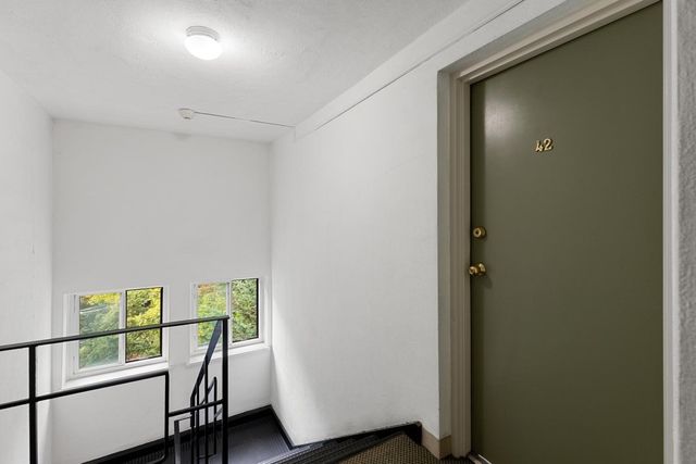 197 Kent St 42, Brookline, MA 02446