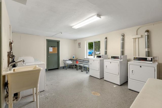 197 Kent St 42, Brookline, MA 02446