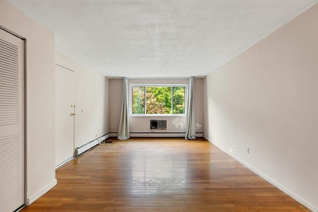 197 Kent St 42, Brookline, MA 02446