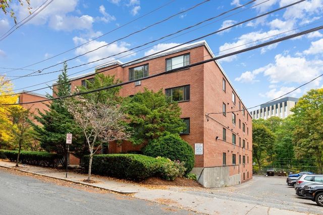 197 Kent St 42, Brookline, MA 02446
