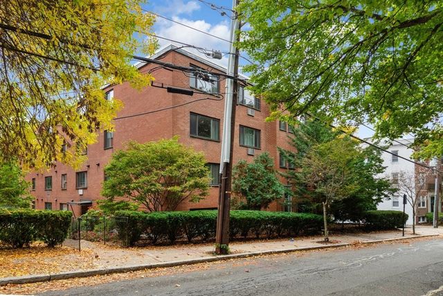 197 Kent St 42, Brookline, MA 02446