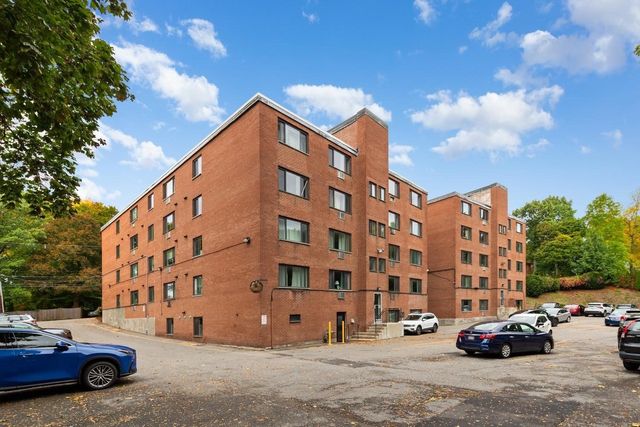 197 Kent St 42, Brookline, MA 02446